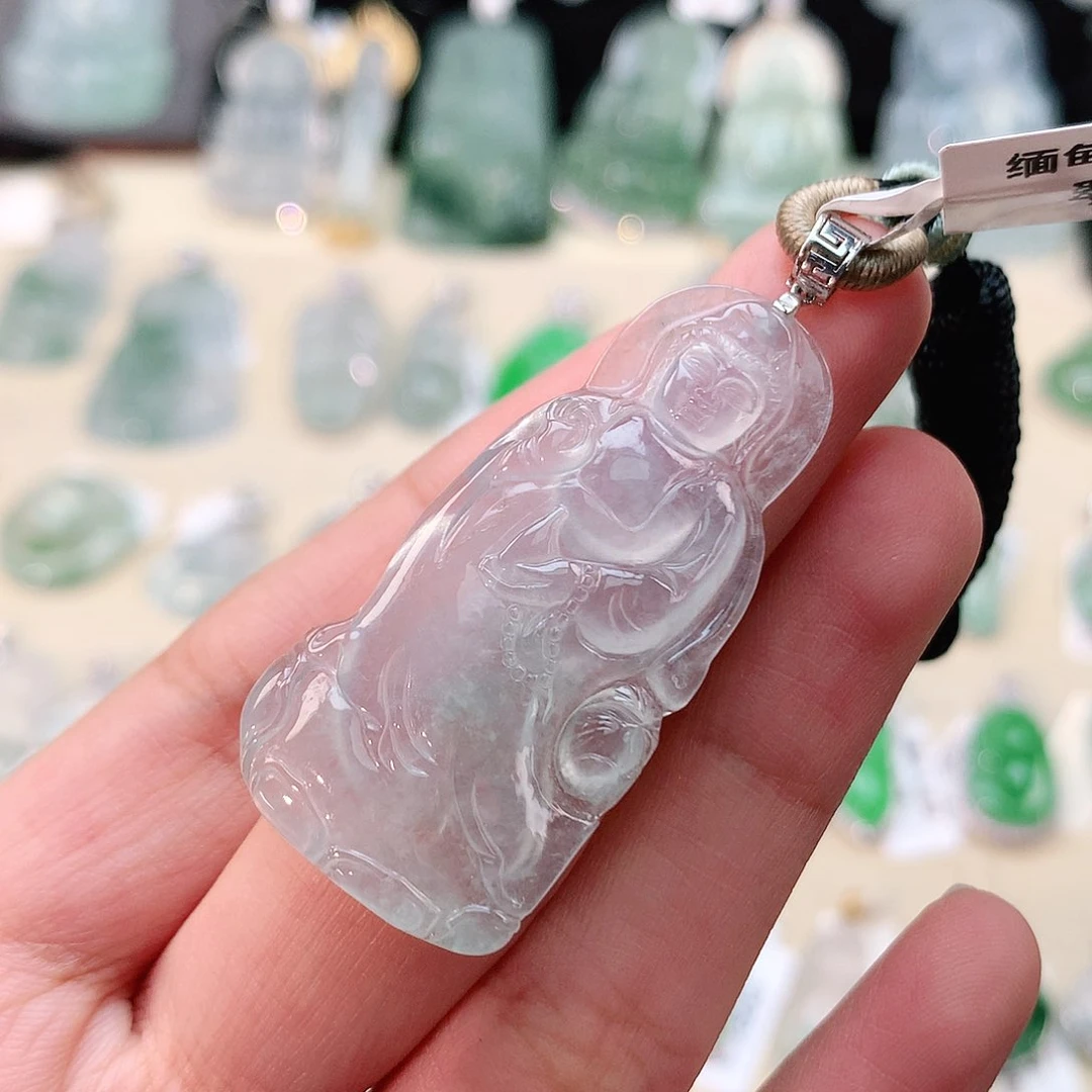 翡翠18K金镶嵌颈饰站观音