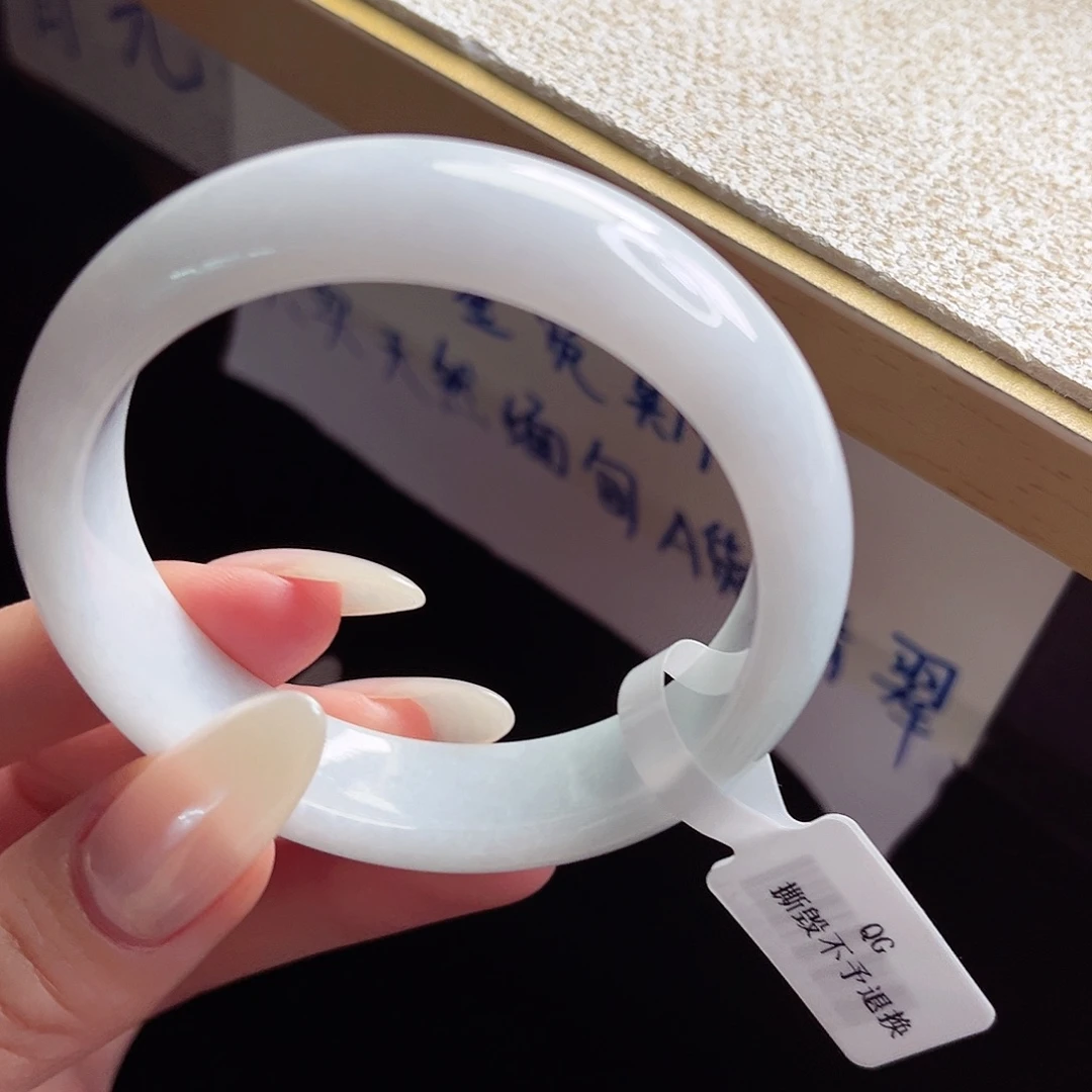 未镶嵌手镯翡翠手镯