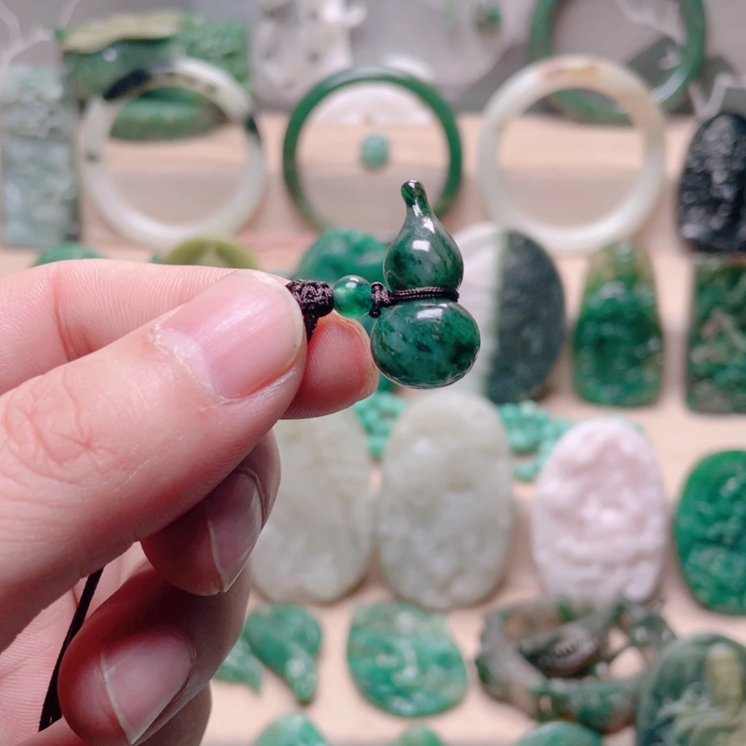 独山玉未镶嵌颈饰