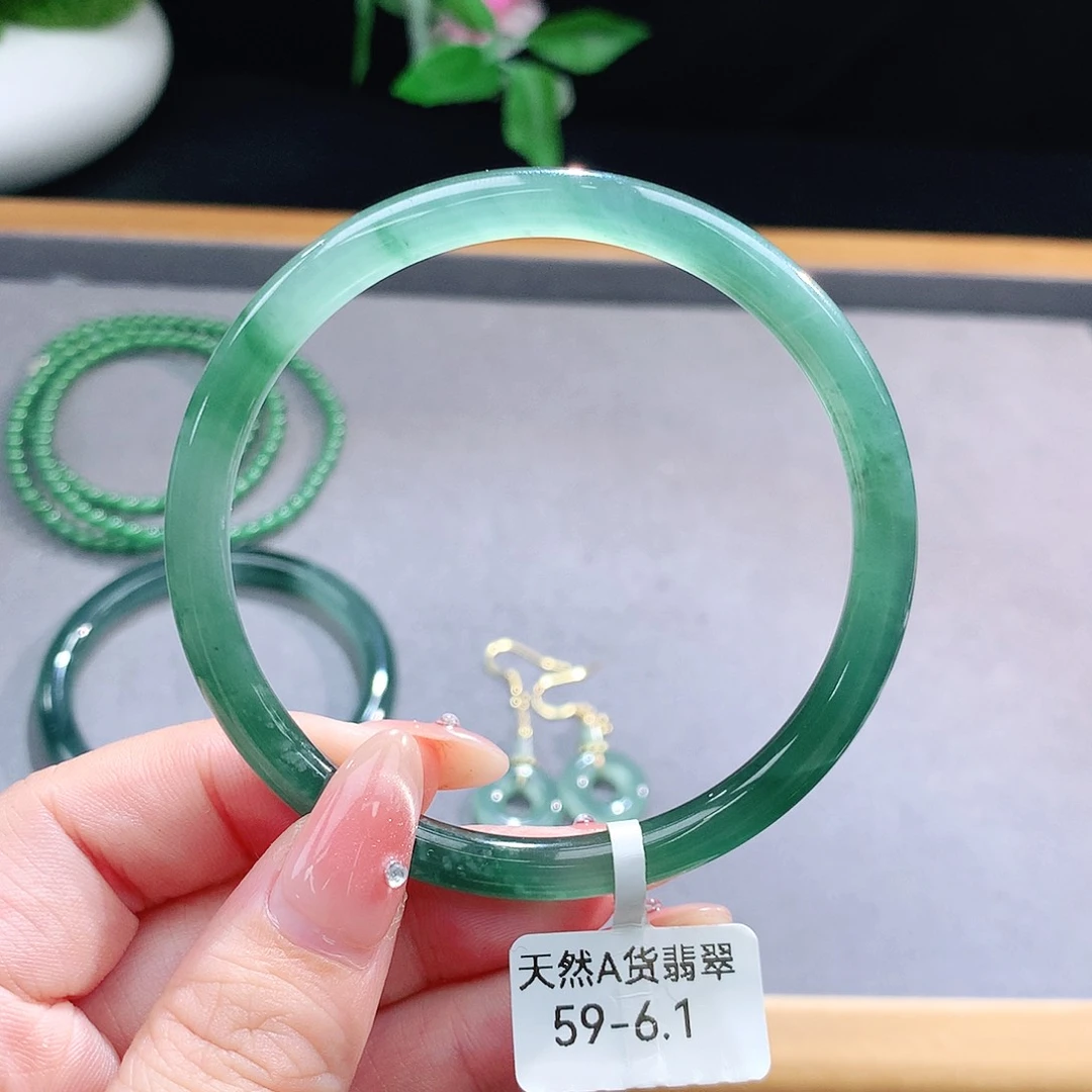 未镶嵌手镯（圆镯）翡翠