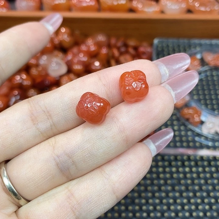 南红玛瑙未镶嵌颈饰柿子