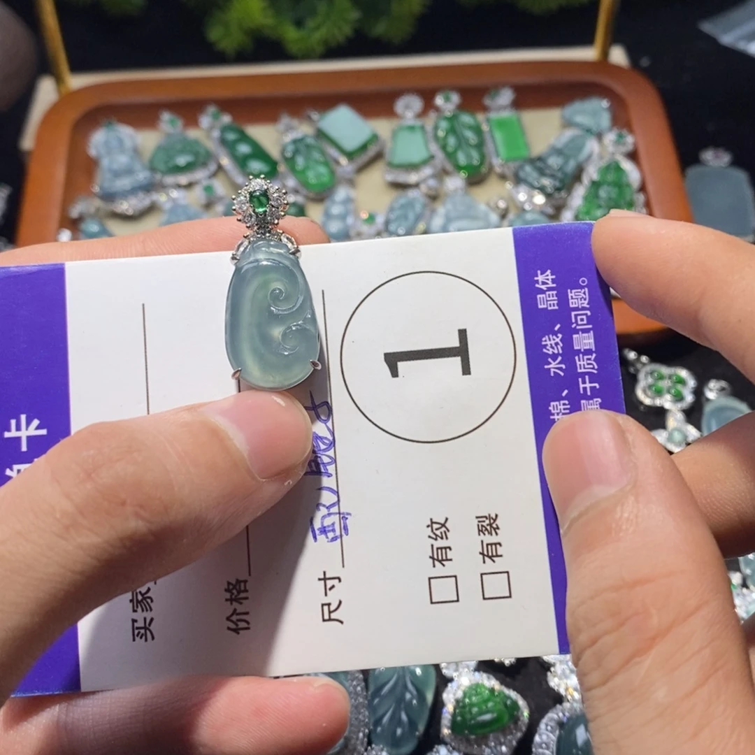 翡翠未镶嵌颈饰翡翠
