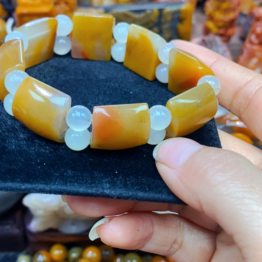 未镶嵌石英质玉（黄龙玉）项链