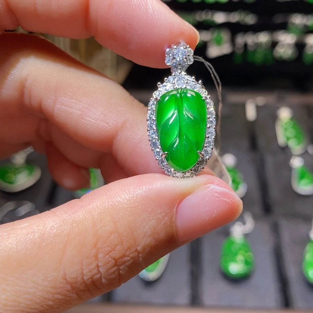 颈饰银S925镶嵌翡翠叶子吊坠