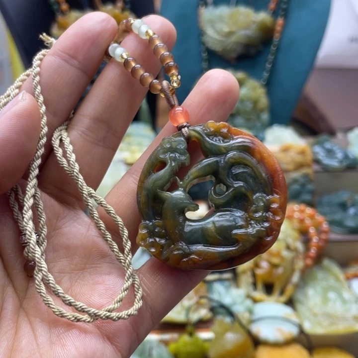 蛇纹石玉未镶嵌颈饰