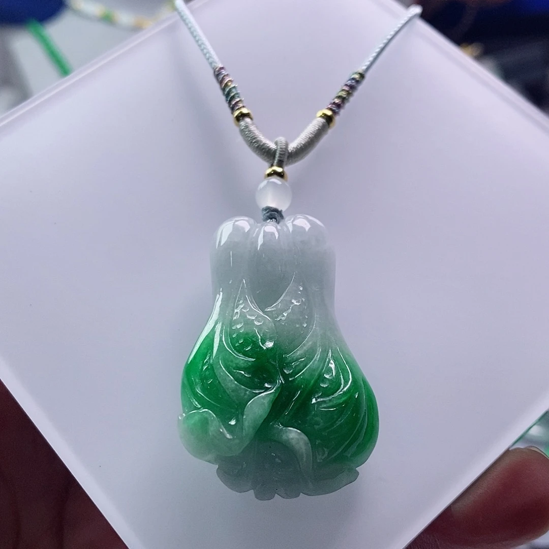 翡翠未镶嵌吊坠(赠链)