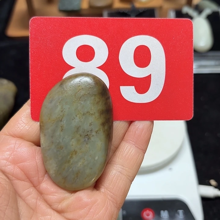 和田玉未镶嵌把件