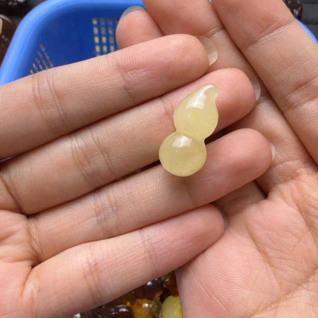 蜜蜡未镶嵌珠宝奇石