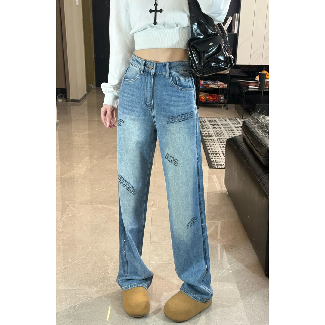 【7柒同款】2025早春高级时尚百搭字母修身显瘦直筒牛仔裤