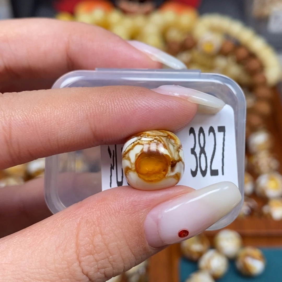 蜜蜡未镶嵌珠宝奇石3827