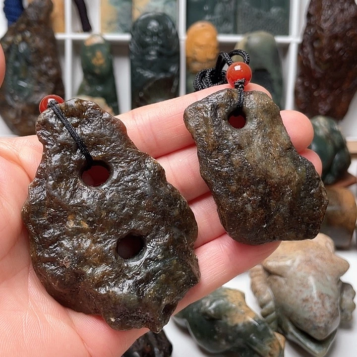 未镶嵌岫岩河磨玉（透闪石质玉）挂件