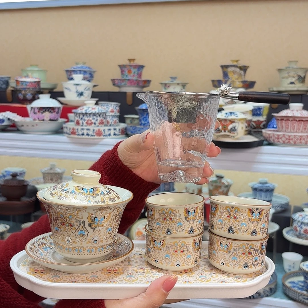 盖碗里的水煮开了