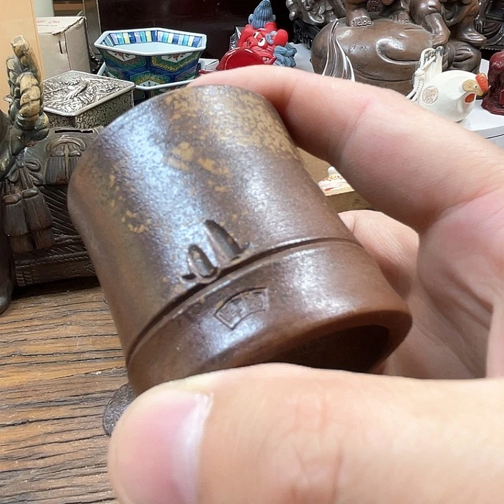 琉璃手工艺品是发光板呢你