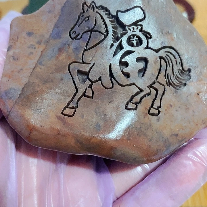 刚***子原石雕刻工艺品手把摆件