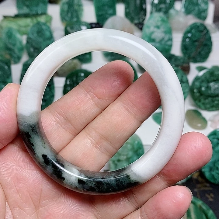 未镶嵌独山玉颈饰