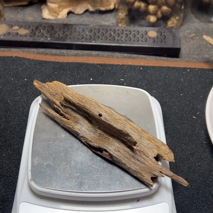 息***兮楠木海南产区虫漏 20 克