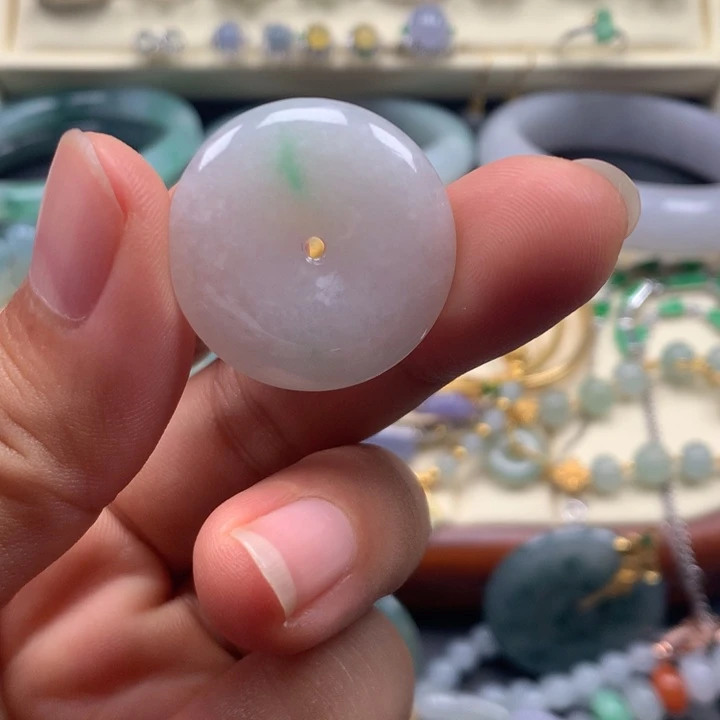 翡翠未镶嵌颈饰平安扣