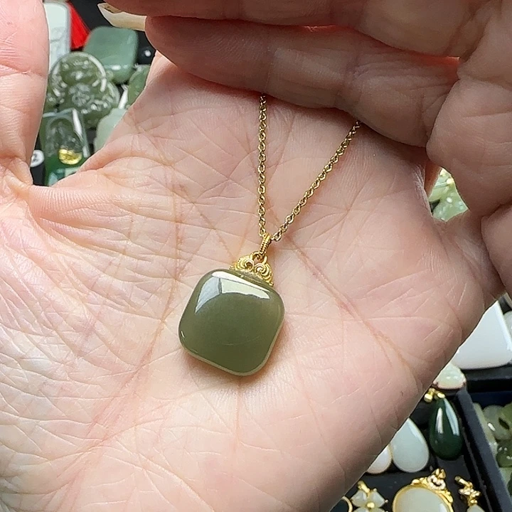 和田玉银S925镶嵌吊坠(赠链)