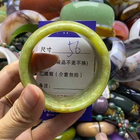 蛇纹石玉手镯未镶嵌