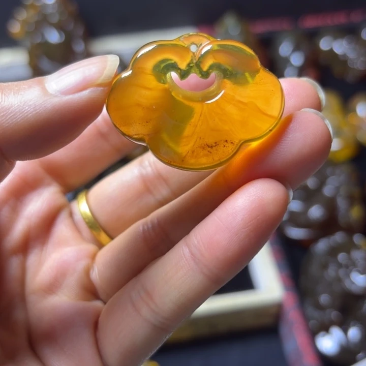 琥珀未镶嵌颈饰缅甸琥珀