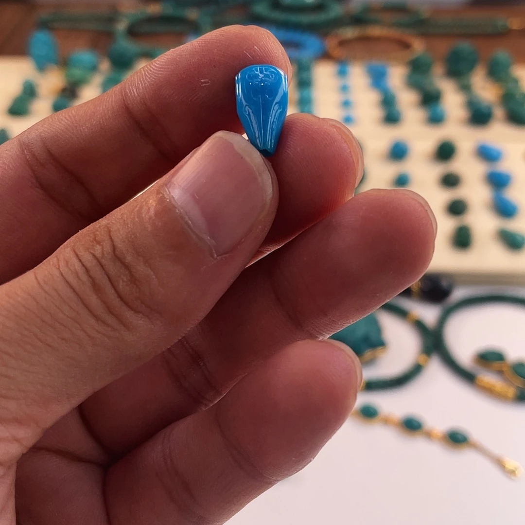 未镶嵌绿松石颈饰