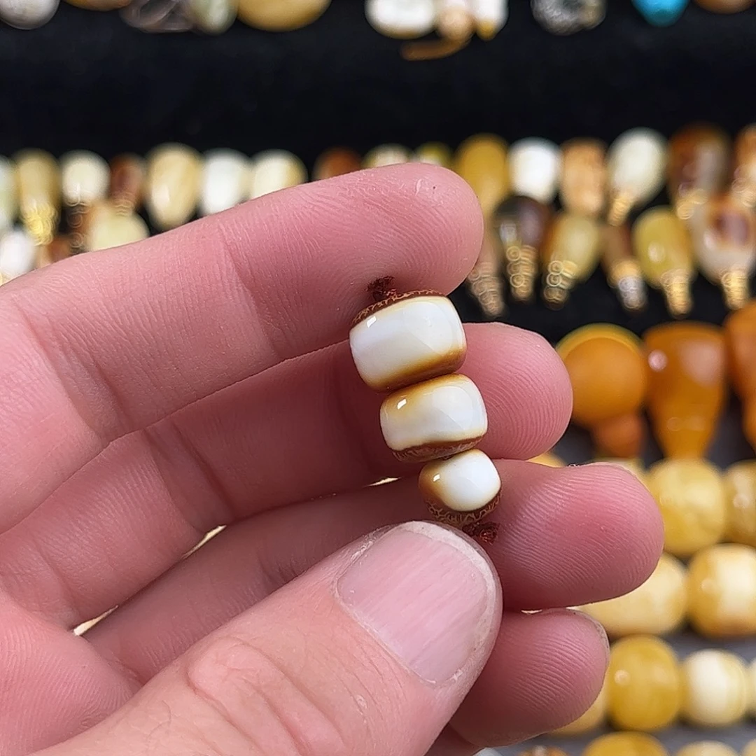 蜜蜡未镶嵌珠宝奇石