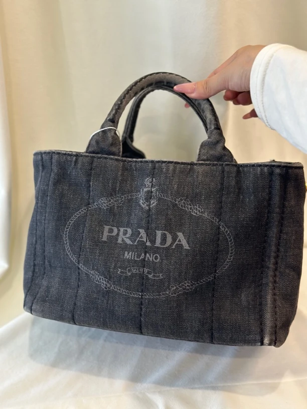 95新 Prada/普拉达 简约牛仔丹宁手提包时尚百搭大容量包袋