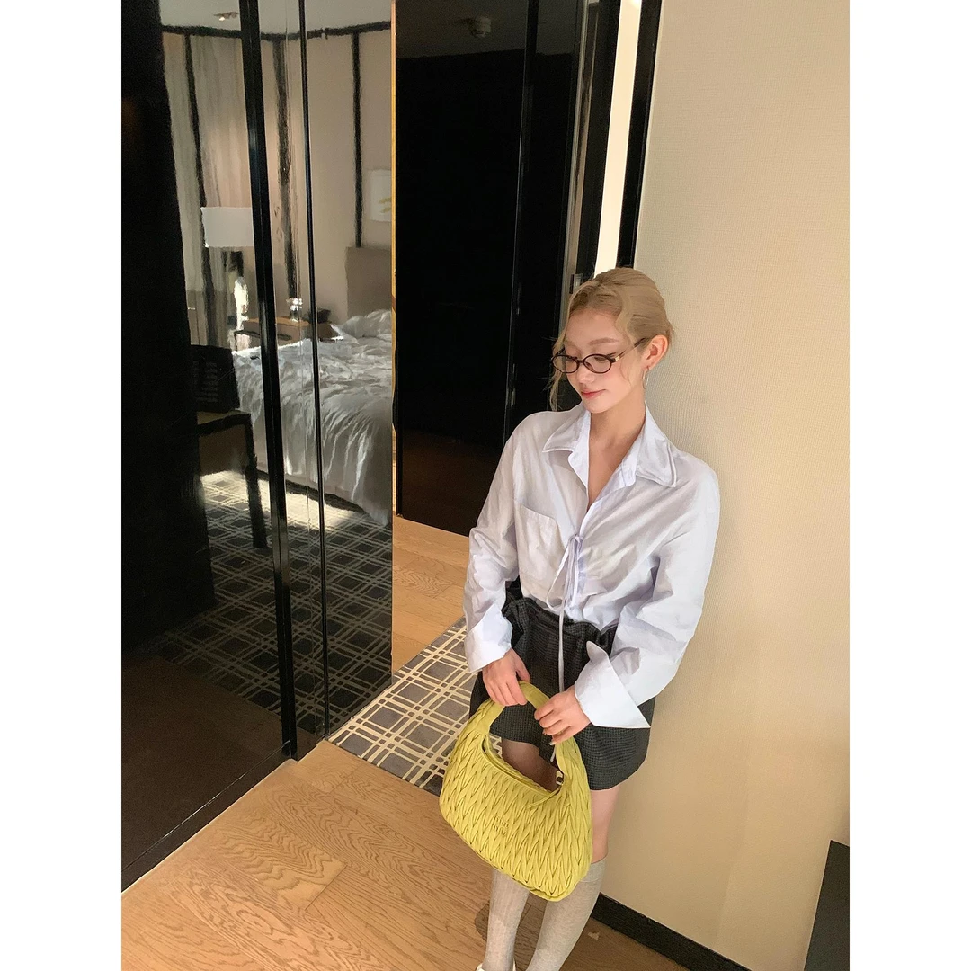 区区欧阳翻领系带衬衫女秋季新款设计感小众复古衬衣宽松长袖上衣