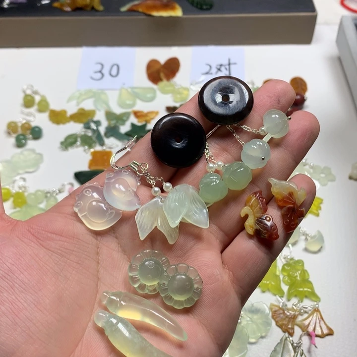 蛇纹石玉岫玉耳饰合金一****祝