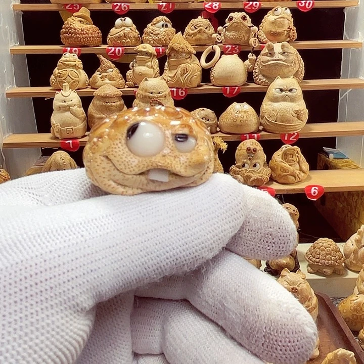 小***子竹竹根雕金蟾手把件