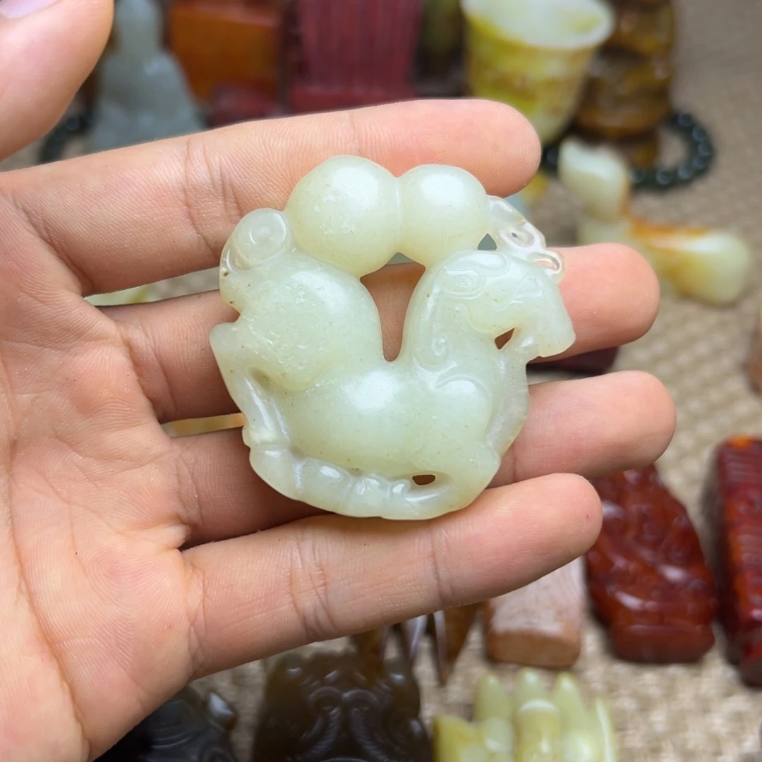 未镶嵌蛇纹石玉颈饰