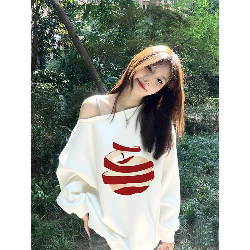 法式斜领露肩白色苹果印花卫衣女秋季新款甜妹设计感小众宽松上衣