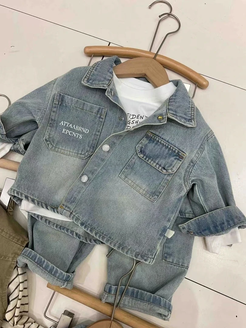潮流经典儿童牛仔套装（右胸字母款）