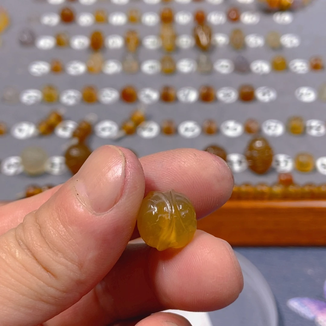 顾***烨玛瑙/玉髓合金颈饰富甲