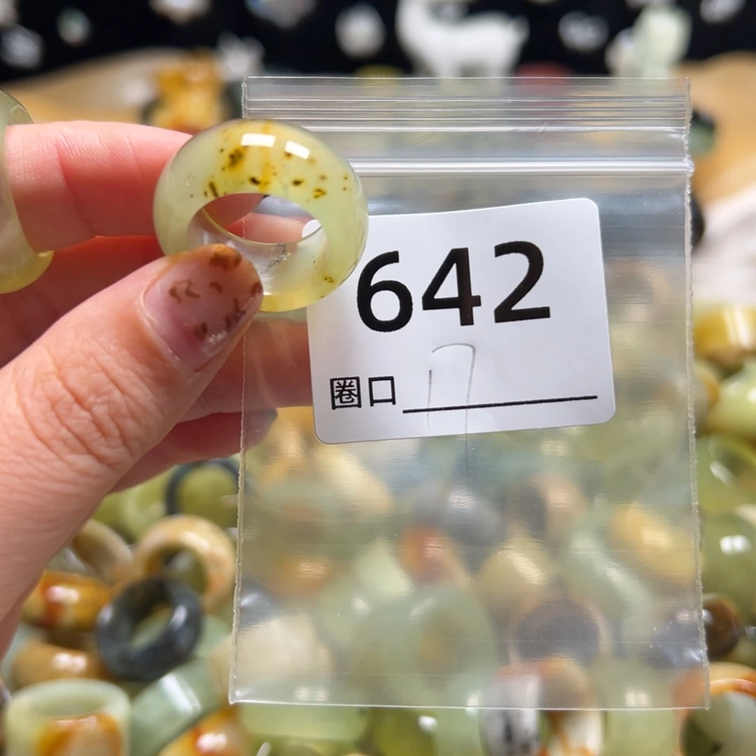 唯***豁蛇纹石玉未镶嵌戒指