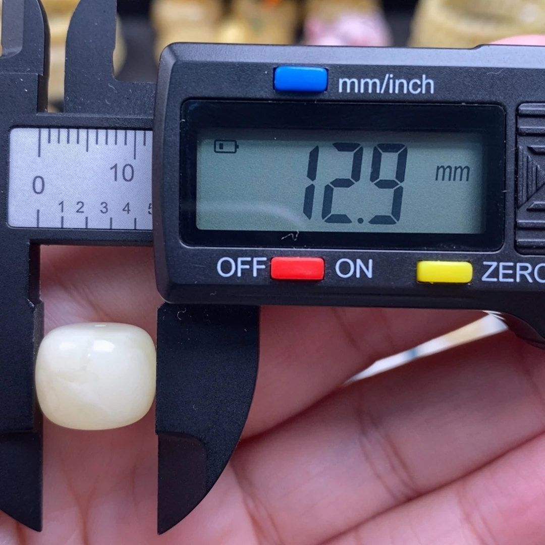 蜜蜡未镶嵌珠宝奇石