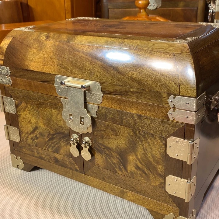 金丝楠阴沉木箱子