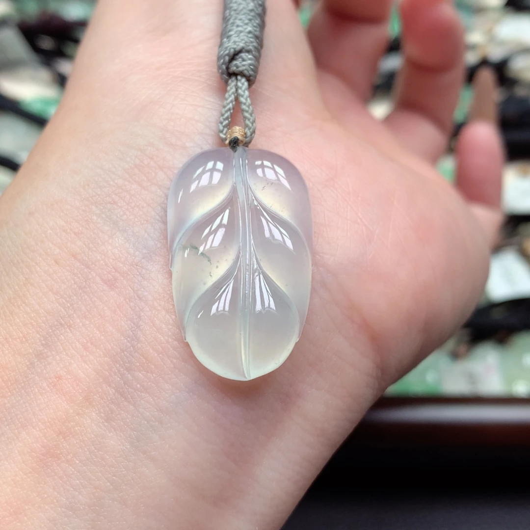 翡翠未镶嵌颈饰叶子