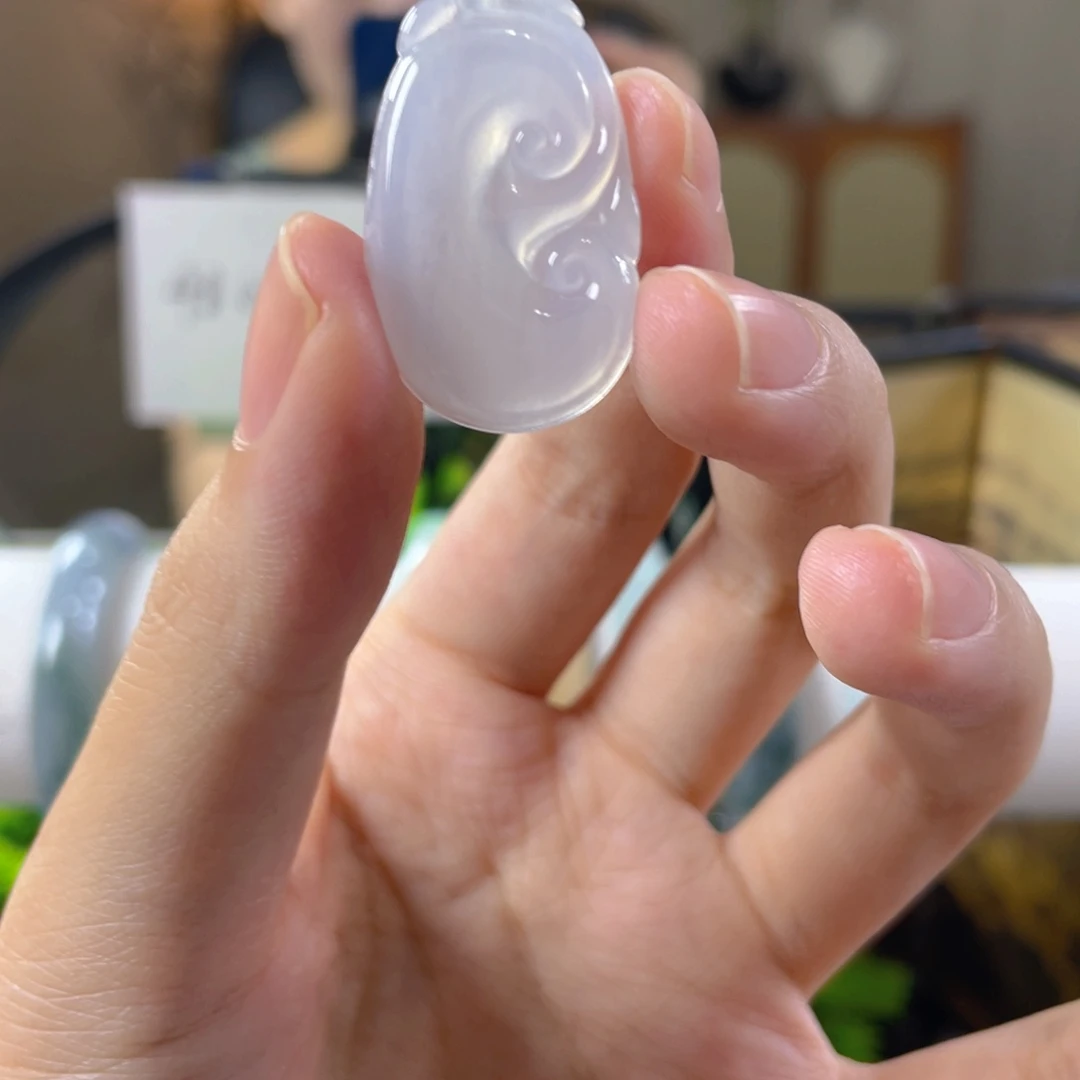 翡翠18K金镶嵌颈饰缅甸翡翠