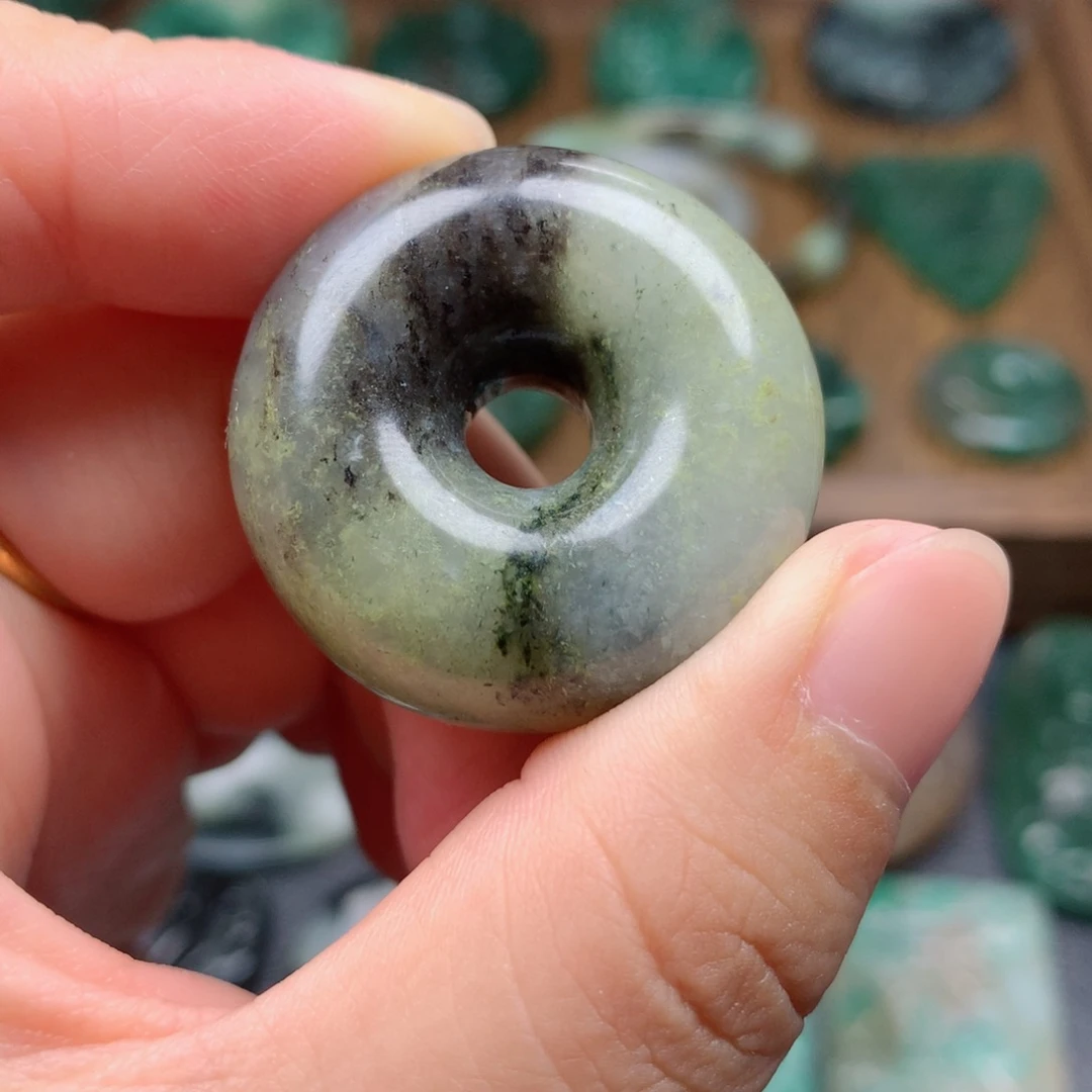 独山玉未镶嵌颈饰