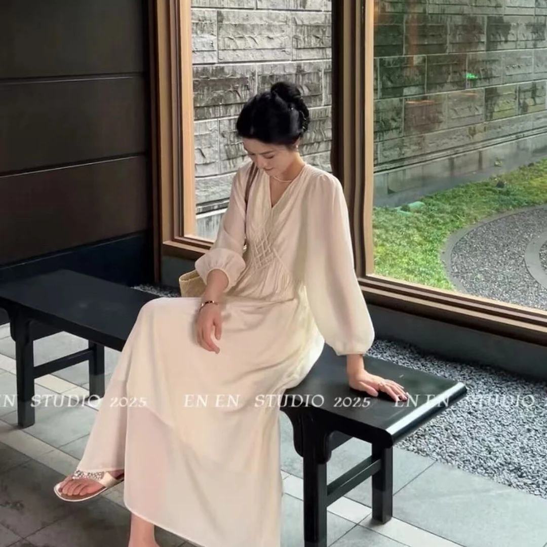 【知与性】秋季新款纯色高级感长袖法式V领拼接时尚连衣裙收腰裙子