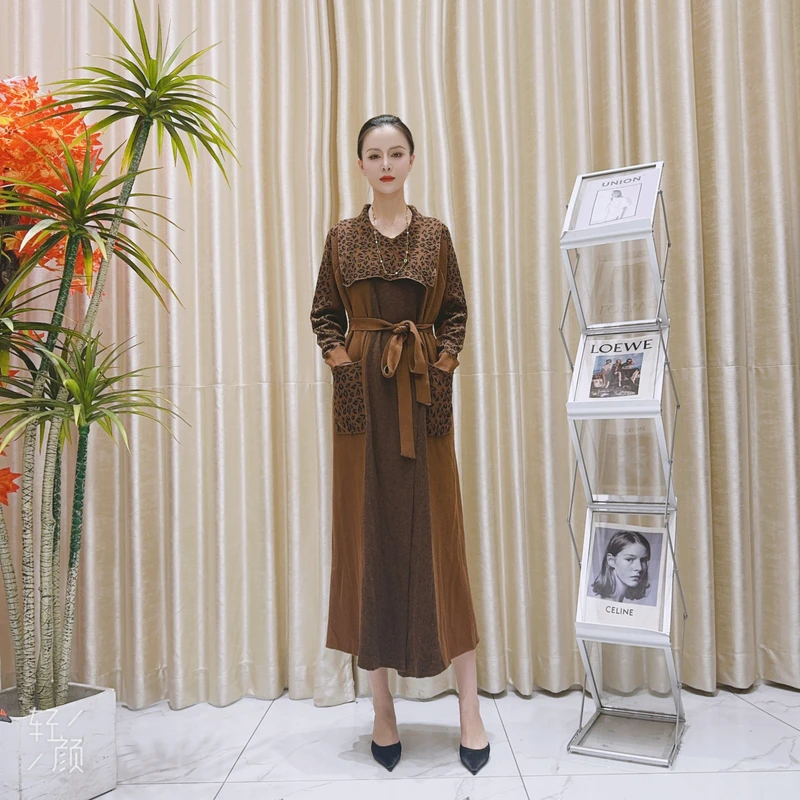 A151豹纹咖设计款气质秋冬轻奢针织连衣裙时尚复古