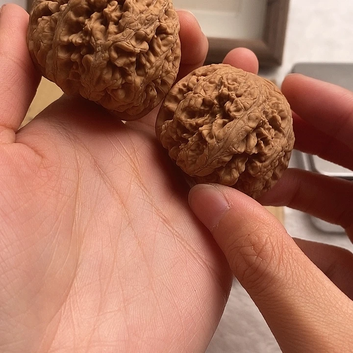 文玩核桃吊坠热****生粗筋