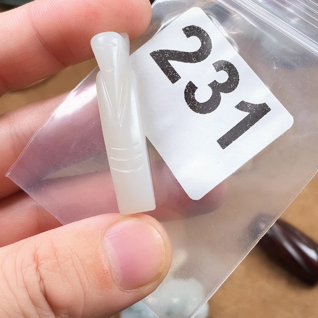 和田玉未镶嵌车挂