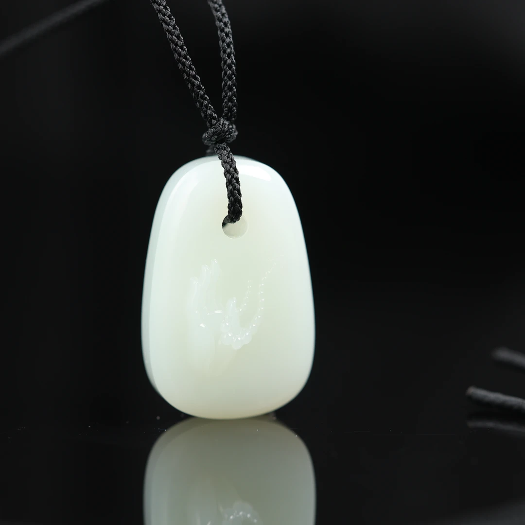 本真 | 何事惊慌 | 珍藏级精品和田玉顶俄白玉吊坠