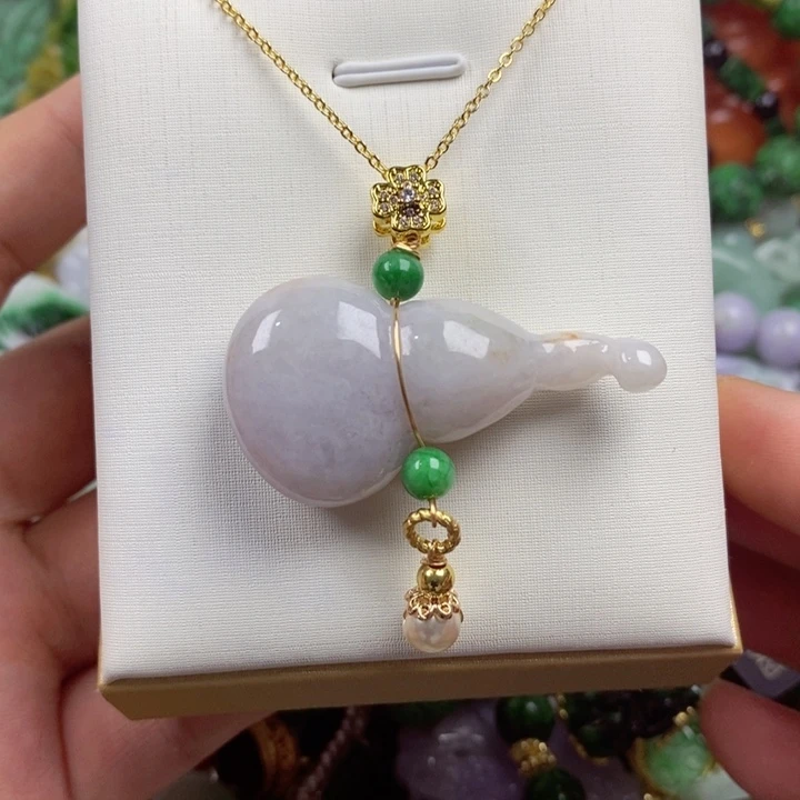 翡翠未镶嵌吊坠(赠链)