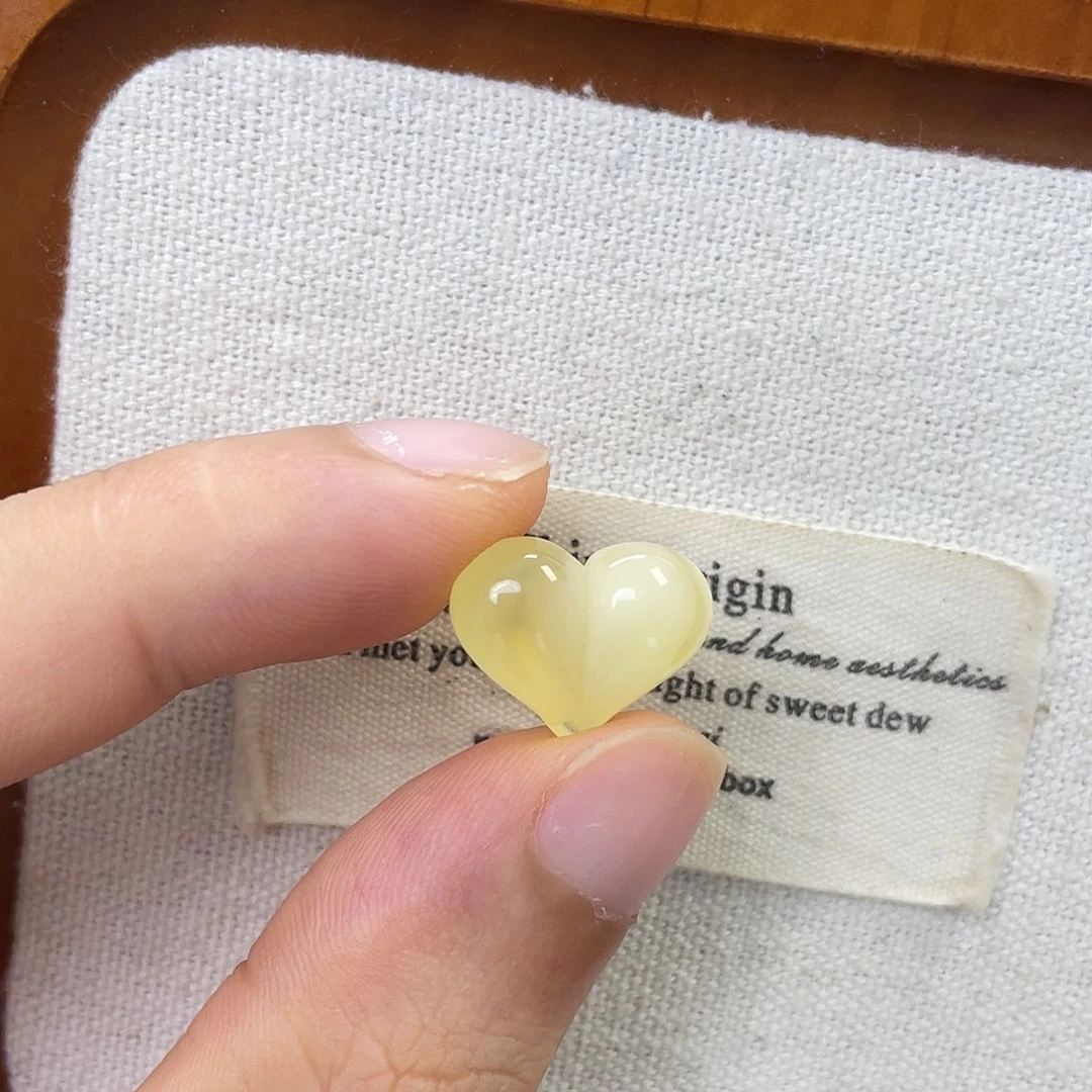 未镶嵌琥珀珠宝奇石屁桃