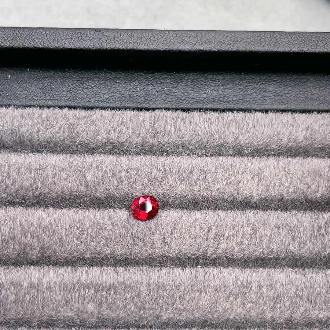 红宝石裸石未镶嵌0.77ct无烧鸽血红吉尔德