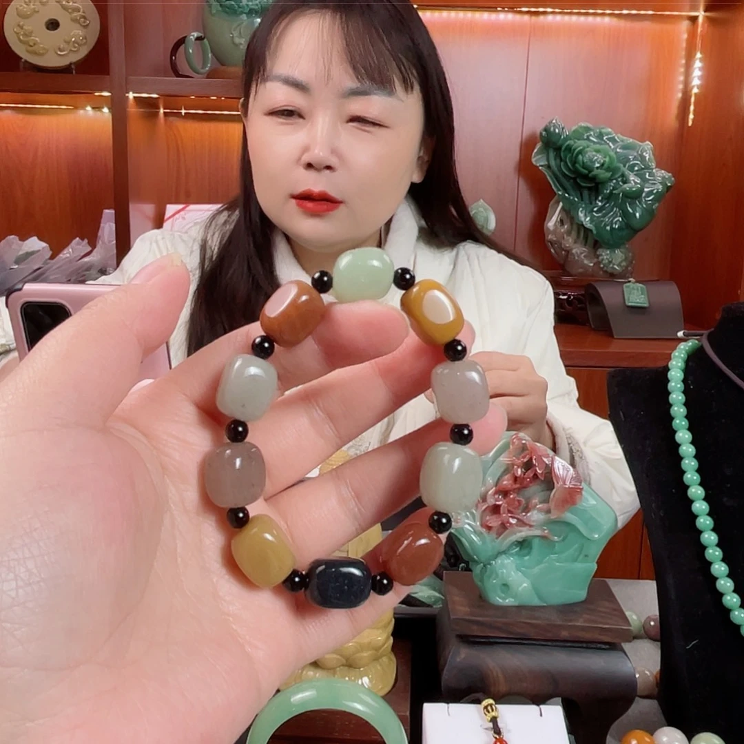 石英质玉颈饰未镶嵌峰**丽