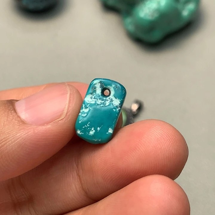 绿松石未镶嵌颈饰